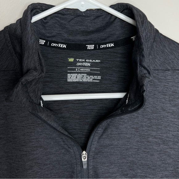 Tek Gear - Dry Tek long sleeve 3/4 zip. Thin, lightweight athletic shirt. - Picture 2 of 4